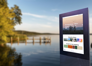 Stele mit touristischen Informationen