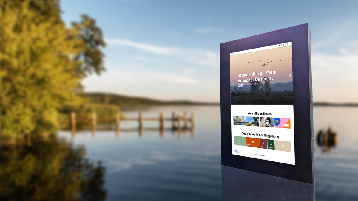 Stele mit touristischen Informationen