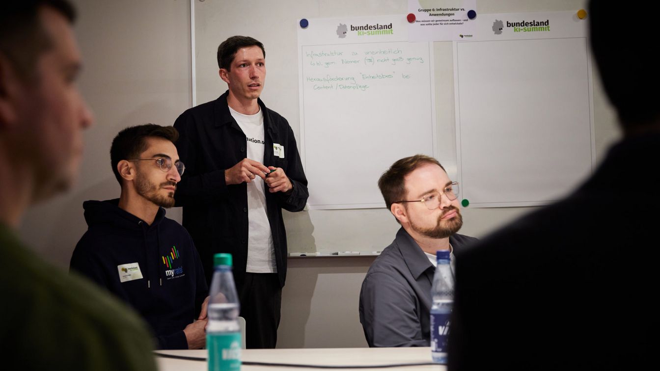 Session in kleinerer Runde beim 1. Bundesland KI-Summit