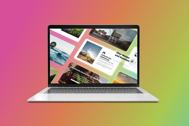 Laptop vor buntem Hintergrund zwigt einen Screen mit vielen Einzelbildern und Modulen von one.product